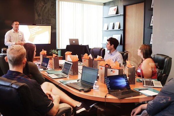How to Present With Confidence: 7 Presentation Skills for Nervous Speakers